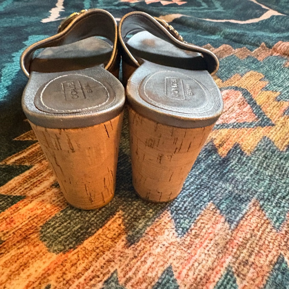 Coach Judith wedge sandals, metallic, cork heel; large signature pendant. - Picture 3 of 15